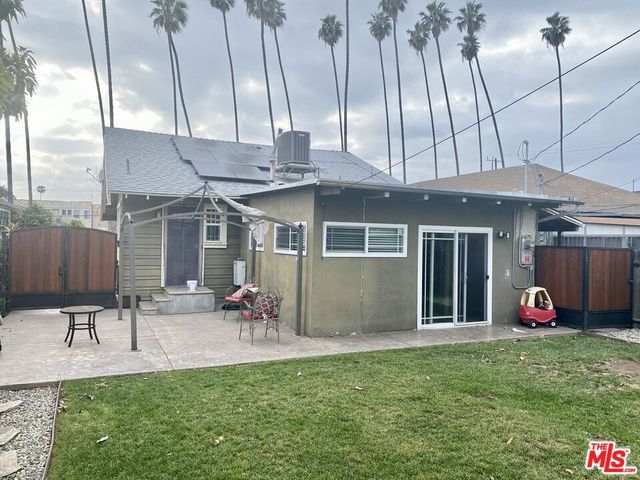 4414 S Van Ness Avenue, Los Angeles, CA 90062