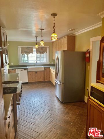 4414 S Van Ness Avenue, Los Angeles, CA 90062