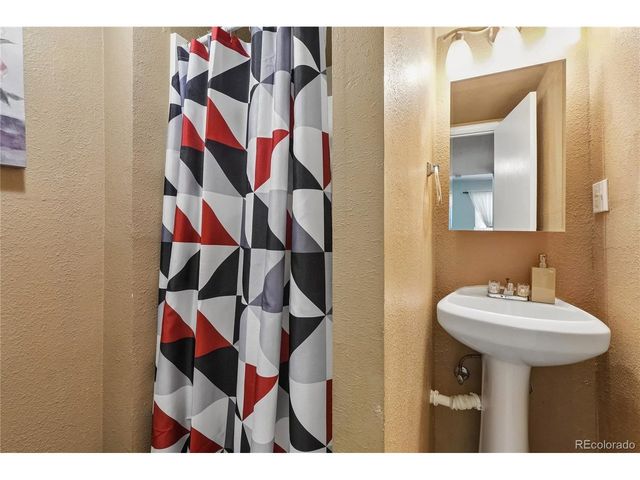 2045 Grosbear Ln, Colorado Springs, CO 80916
