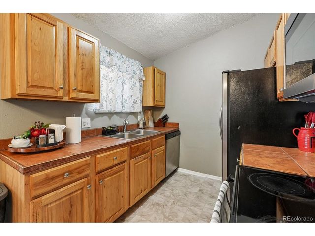 2045 Grosbear Ln, Colorado Springs, CO 80916