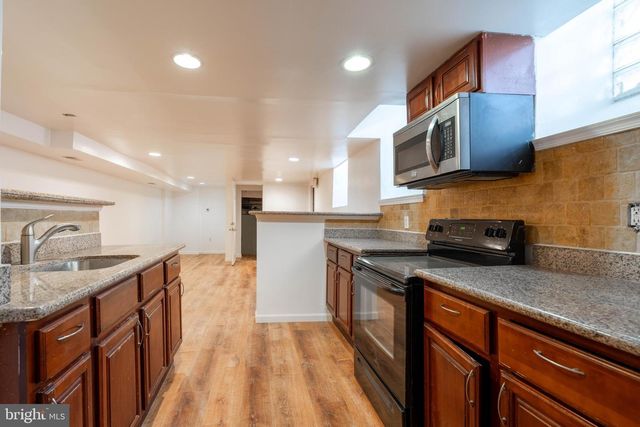 1814 W DIAMOND ST, Philadelphia, PA 19121