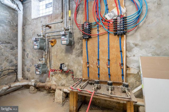 1814 W DIAMOND ST, Philadelphia, PA 19121