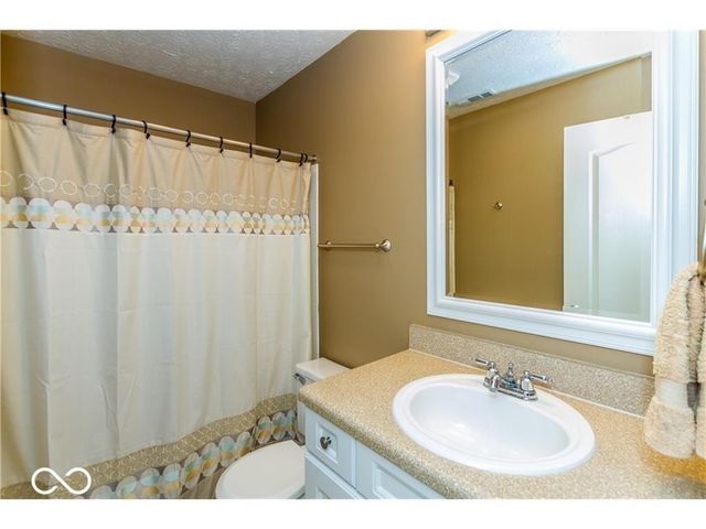 10812 Washington Bay Drive, Fishers, IN 46037
