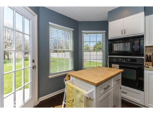 10812 Washington Bay Drive, Fishers, IN 46037