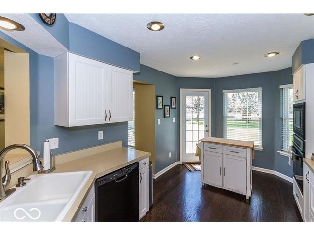 10812 Washington Bay Drive, Fishers, IN 46037