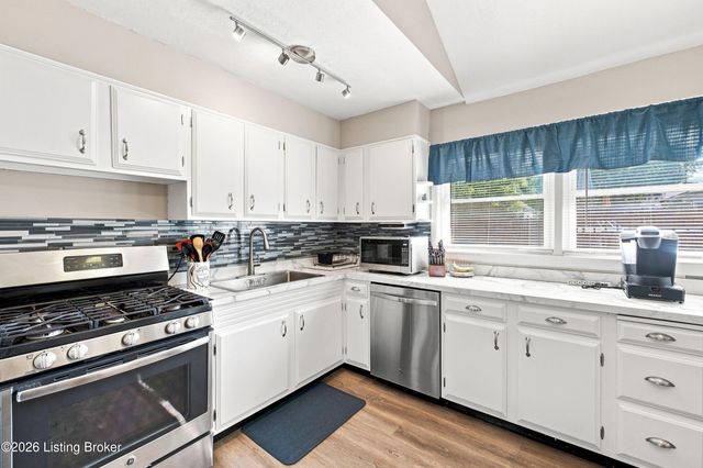 9227 Omar Khayyam Blvd, Louisville, KY 40272