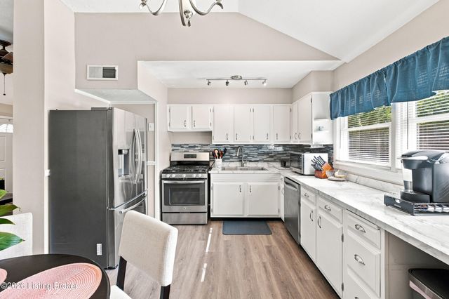 9227 Omar Khayyam Blvd, Louisville, KY 40272