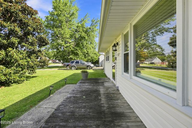 9227 Omar Khayyam Blvd, Louisville, KY 40272