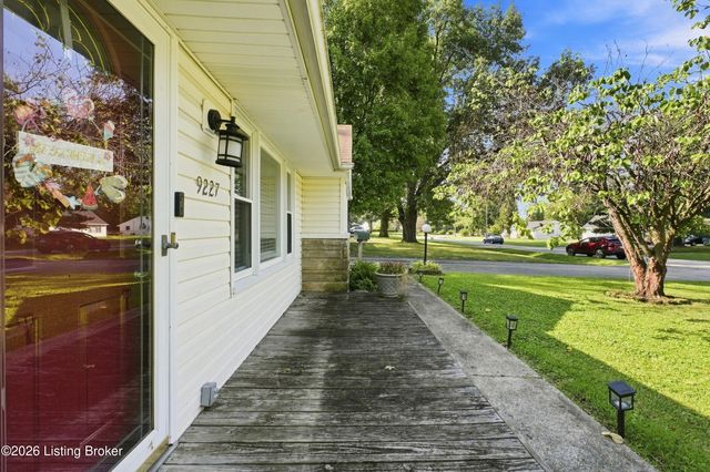 9227 Omar Khayyam Blvd, Louisville, KY 40272