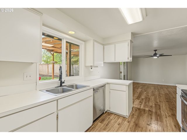20545 Sw WESTSIDE St, Beaverton, OR 97078