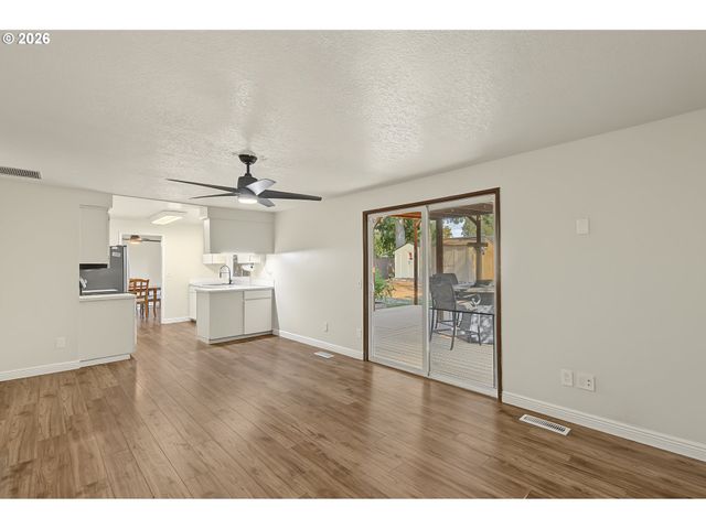 20545 Sw WESTSIDE St, Beaverton, OR 97078