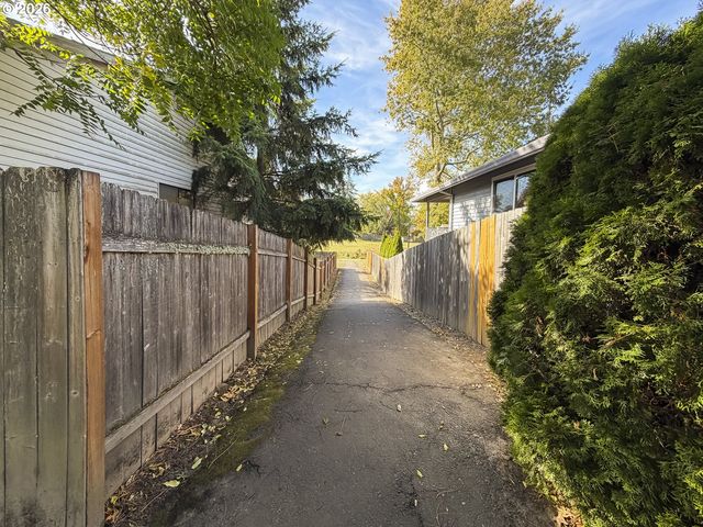 20545 Sw WESTSIDE St, Beaverton, OR 97078