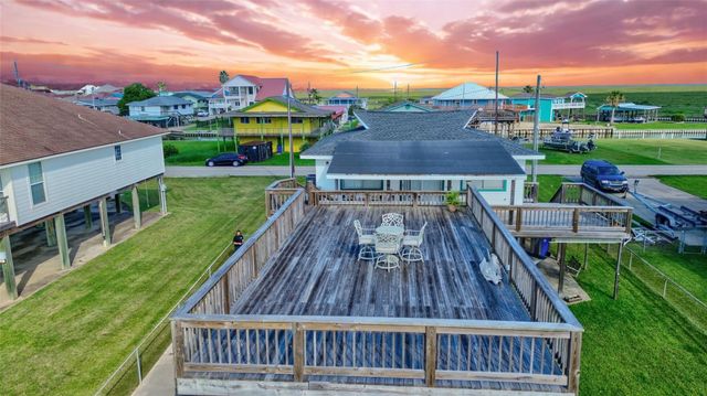 122 Jolly Boat Lane, Freeport, TX 77541