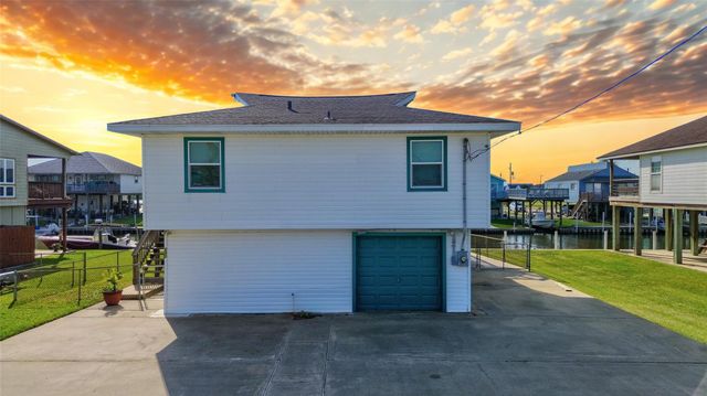 122 Jolly Boat Lane, Freeport, TX 77541