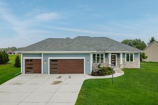 615 Bark River WAY, Dousman, WI 53118