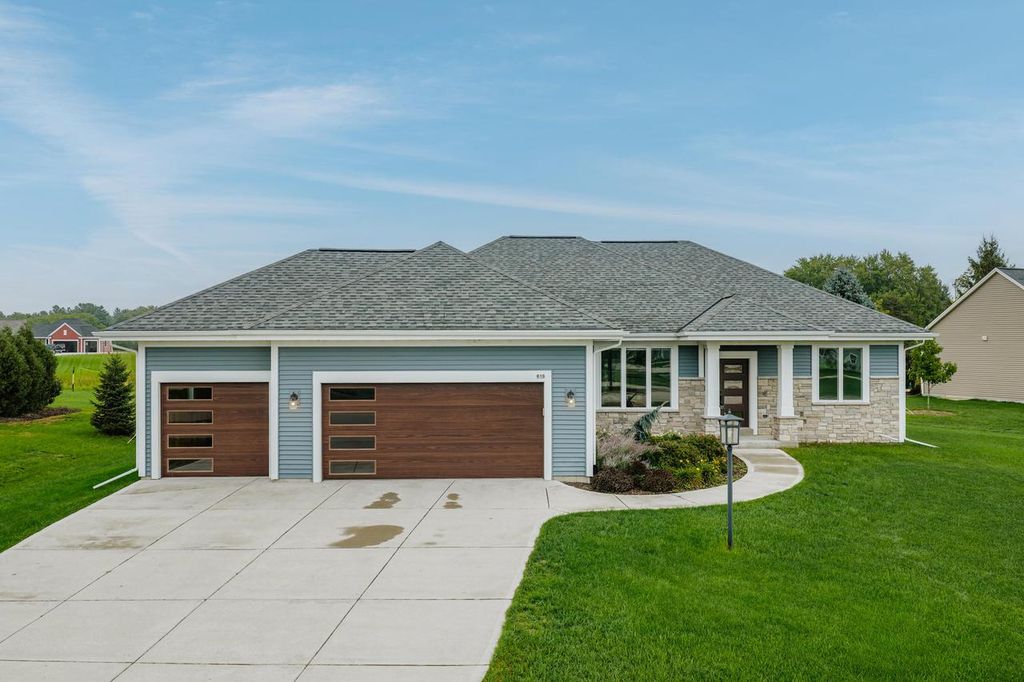 615 Bark River WAY, Dousman, WI 53118
