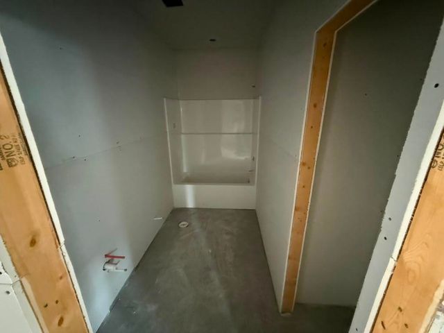 8956 E Joshua St, Bel Aire, KS 67226