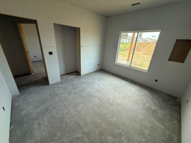 8956 E Joshua St, Bel Aire, KS 67226
