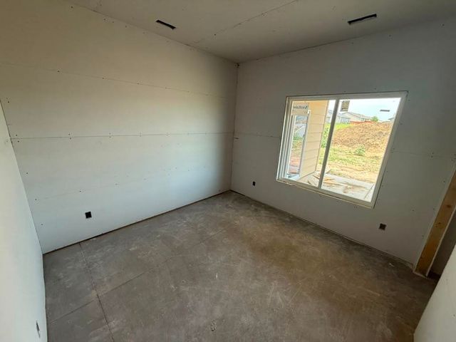 8956 E Joshua St, Bel Aire, KS 67226