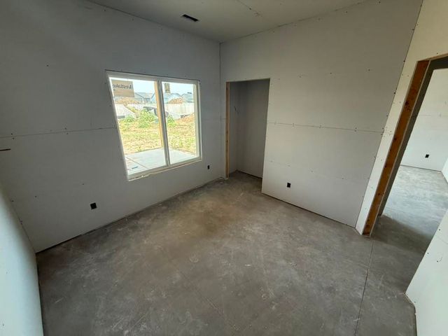 8956 E Joshua St, Bel Aire, KS 67226