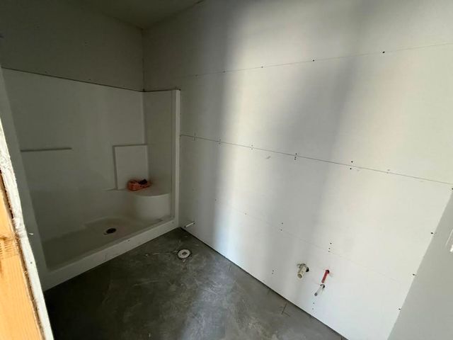 8956 E Joshua St, Bel Aire, KS 67226