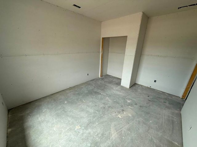 8956 E Joshua St, Bel Aire, KS 67226