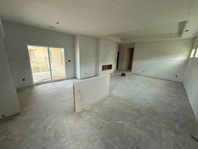 8956 E Joshua St, Bel Aire, KS 67226
