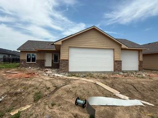 8956 E Joshua St, Bel Aire, KS 67226