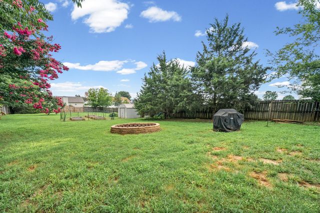 3449 Loon Dr, Clarksville, TN 37042