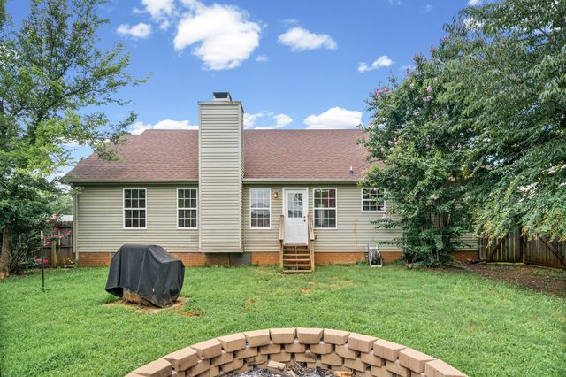 3449 Loon Dr, Clarksville, TN 37042