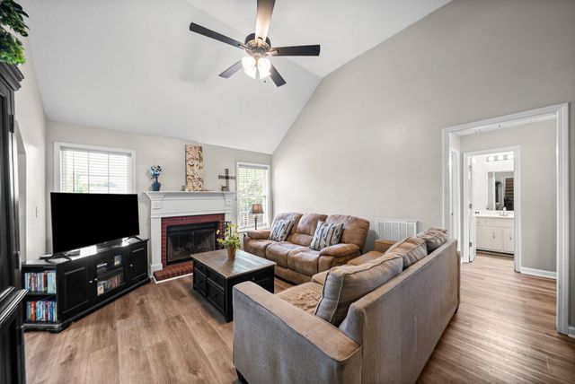 3449 Loon Dr, Clarksville, TN 37042
