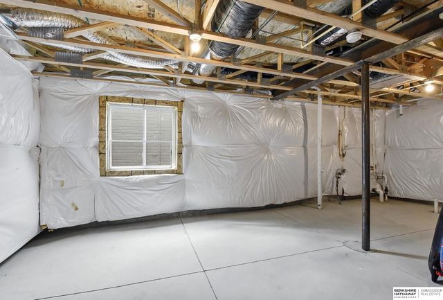 5515 N 182nd Street, Elkhorn, NE 68022