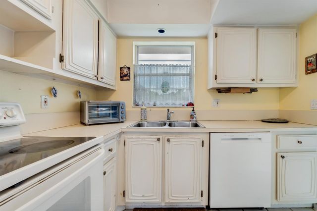 18081 SE Country Club Drive 132, Jupiter, FL 33469
