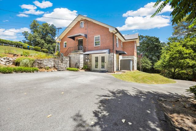 701 S Crest Road, Chattanooga, TN 37404