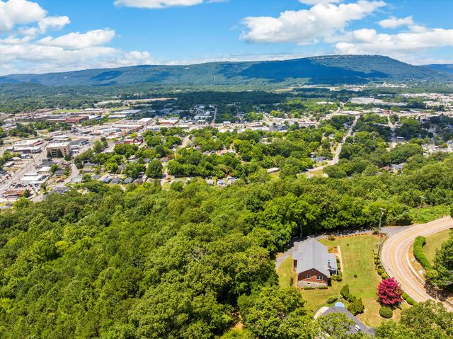 701 S Crest Road, Chattanooga, TN 37404