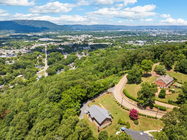 701 S Crest Road, Chattanooga, TN 37404