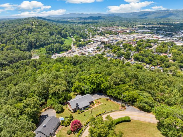 701 S Crest Road, Chattanooga, TN 37404