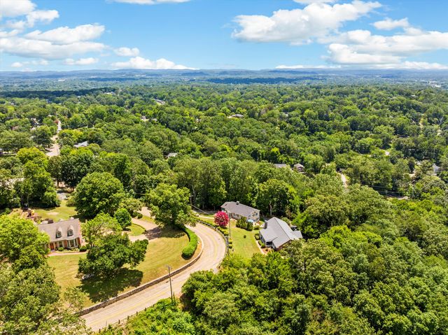 701 S Crest Road, Chattanooga, TN 37404