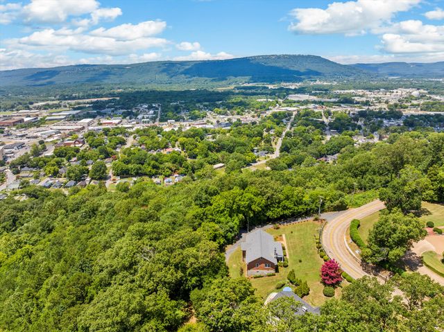 701 S Crest Road, Chattanooga, TN 37404