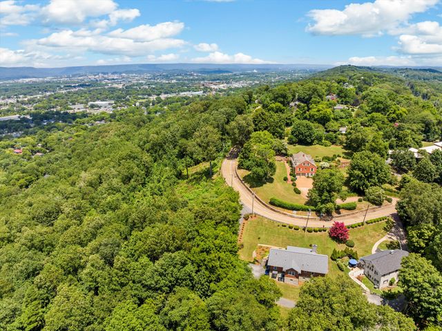 701 S Crest Road, Chattanooga, TN 37404