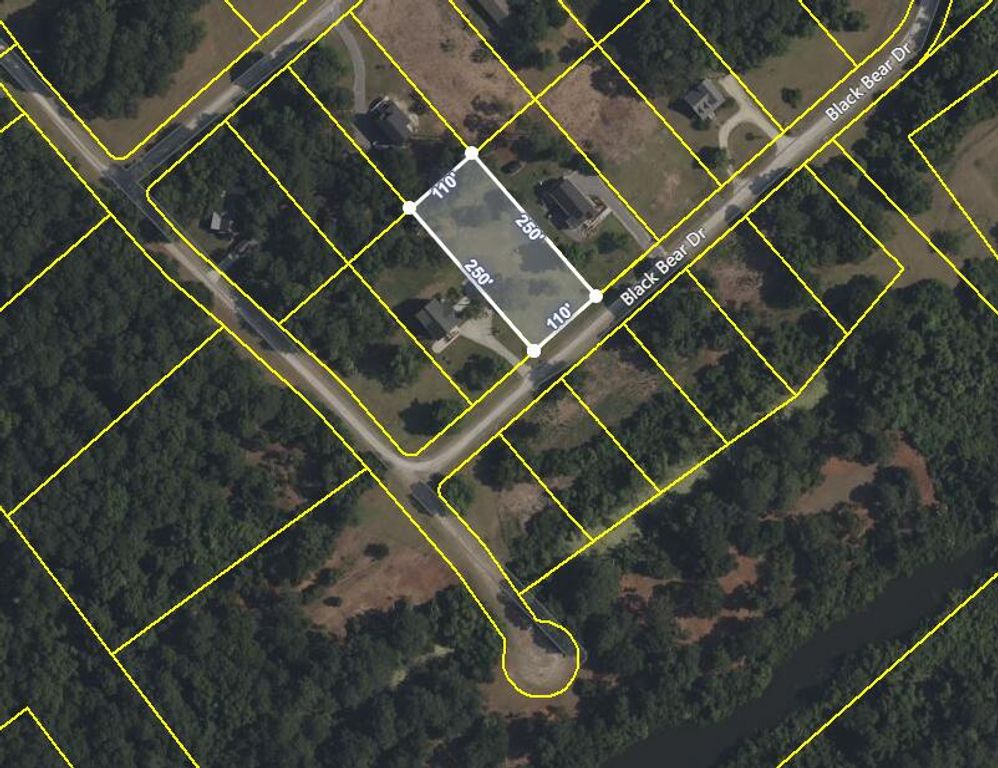 Image 11 of property listing at 25 Blackbear Road, Edisto Island, SC 29438