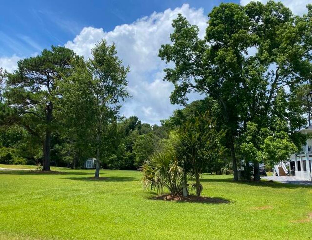 Image 13 of property listing at 25 Blackbear Road, Edisto Island, SC 29438