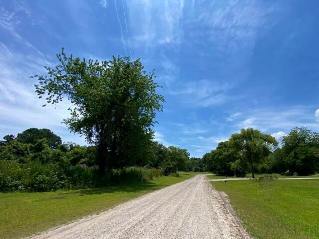 Image 14 of property listing at 25 Blackbear Road, Edisto Island, SC 29438