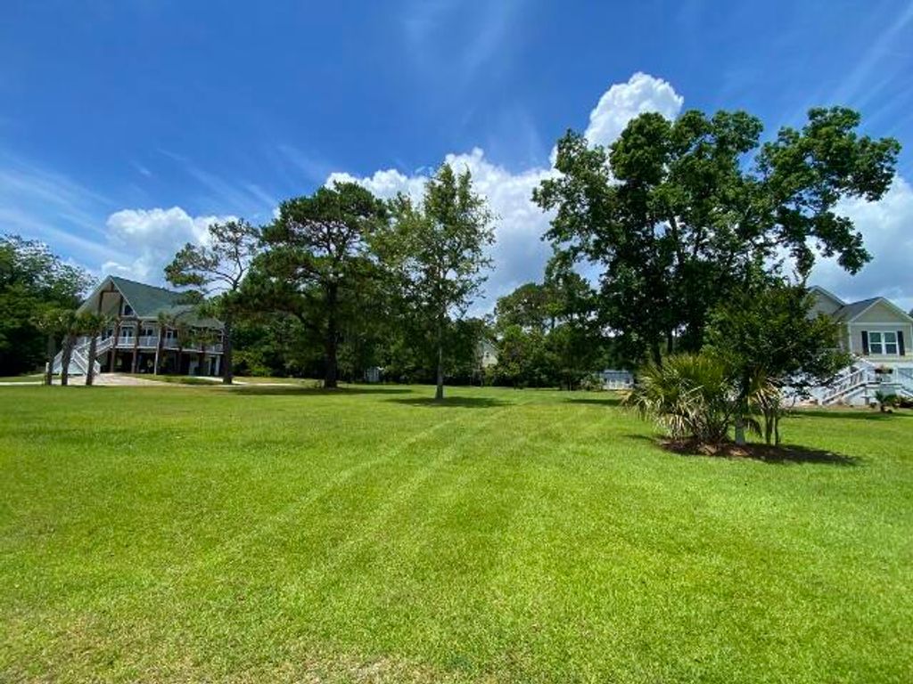 Image 4 of property listing at 25 Blackbear Road, Edisto Island, SC 29438