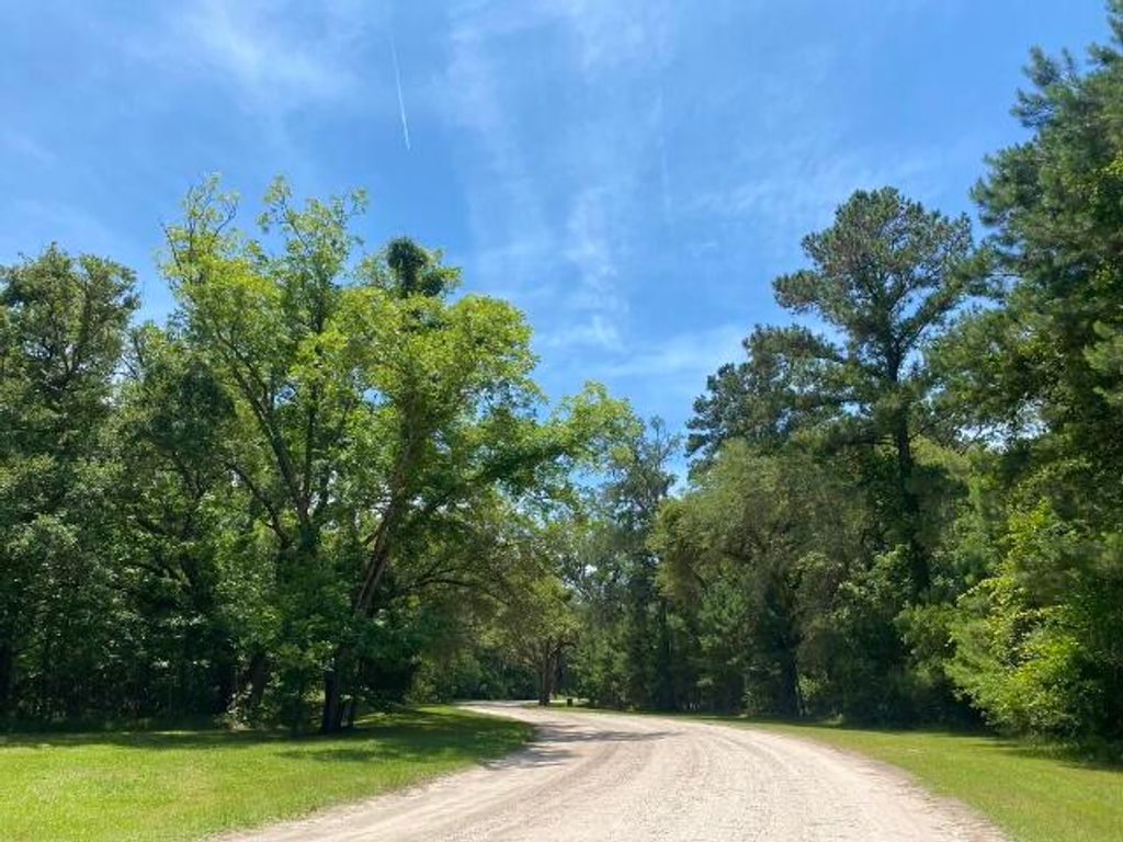 Image 8 of property listing at 25 Blackbear Road, Edisto Island, SC 29438