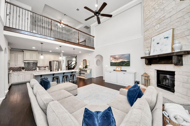 12119 Sandstone Circle, Mont Belvieu, TX 77535