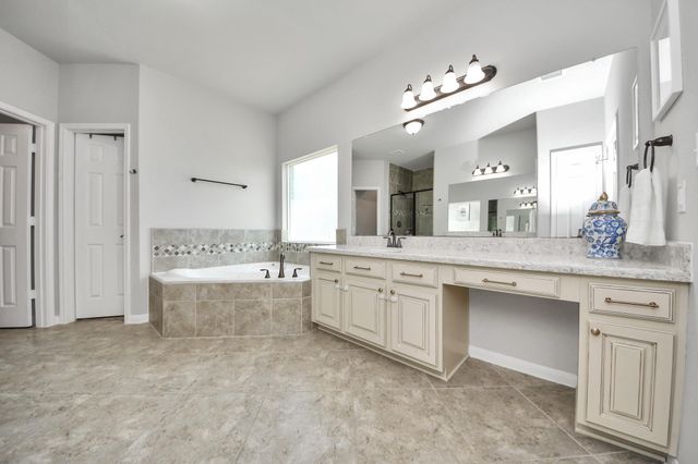 12119 Sandstone Circle, Mont Belvieu, TX 77535