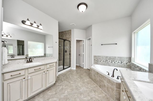 12119 Sandstone Circle, Mont Belvieu, TX 77535