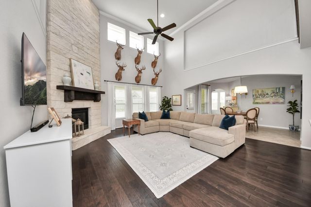 12119 Sandstone Circle, Mont Belvieu, TX 77535