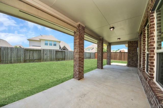 12119 Sandstone Circle, Mont Belvieu, TX 77535